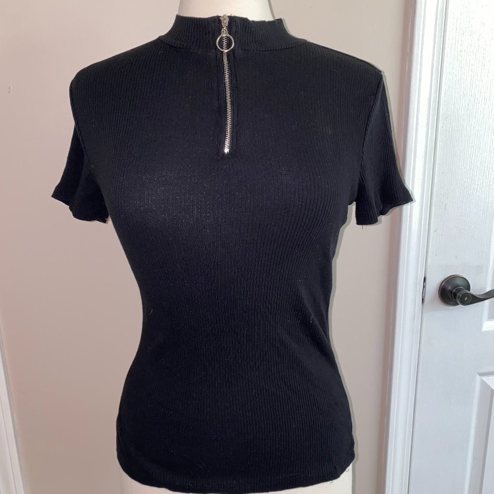 - Ambiance black ribbed S - L mock zip neck top EUC